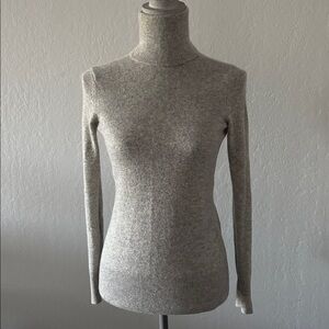 Grey 100% Cashmere long sleeve Turtleneck Sweater Size Small